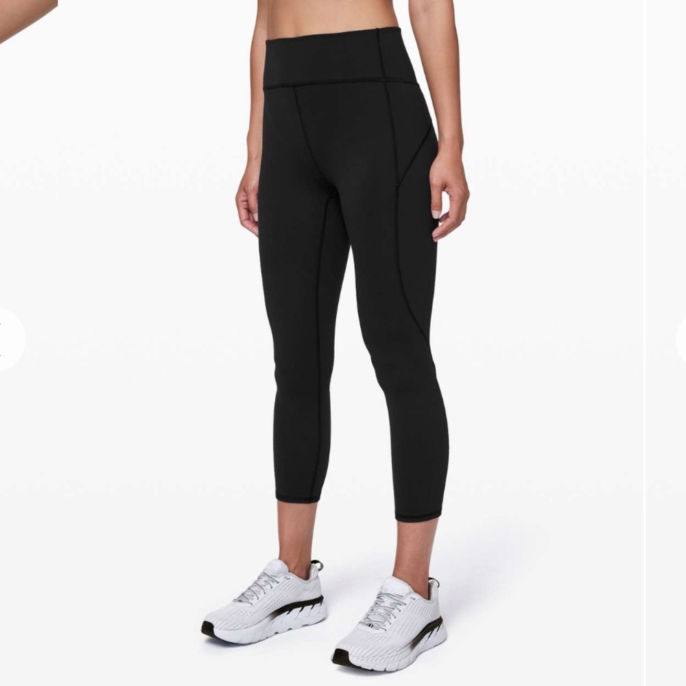 Lululemon In Movement Crop 23" in Black size 8